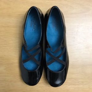 Vionic black Ava shoes